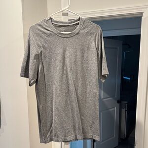 Fabletics Gray Short Sleeve Tee